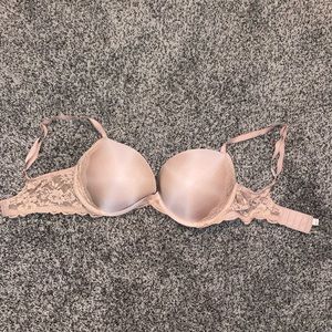Victoria’s Secret Dream Angels Push-up Bra in Nude With Lace